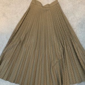 Zara Midi Pleated Skirt In size XS